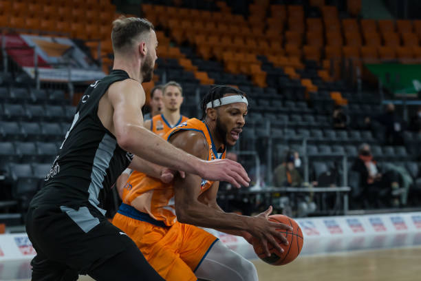 现场数万名 现场数万名