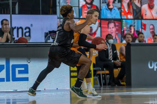 通过加强U 通过加强U